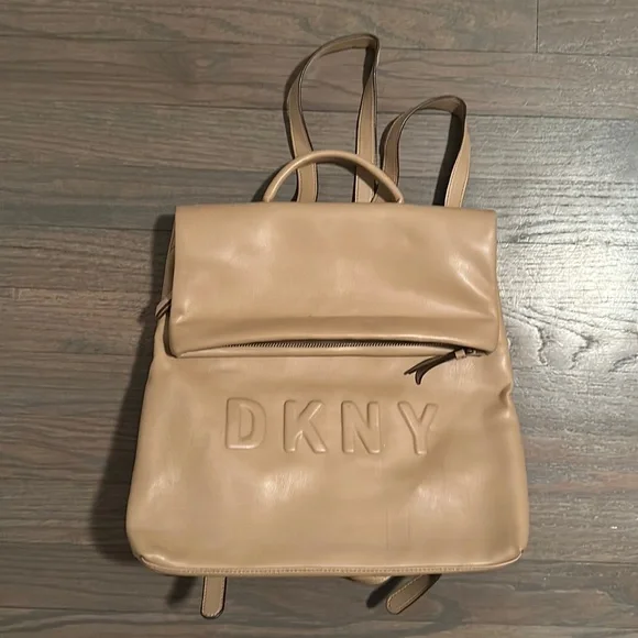 DKNY Cognac Leather Backpack with Gold Logo DKNY BRYANT AVE BACKPACK - Rucksack - chino/chocolate/brown  main image 3
